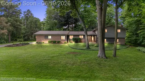 21201 E Chigwidden St, Northville, MI 48167