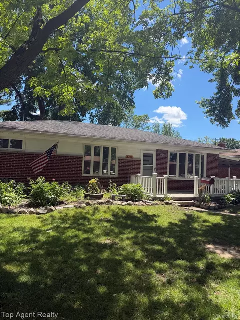 8774 Shannon Dr, Sterling Heights, MI 48314