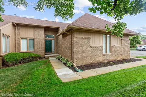 6153 Westbrooke Dr, West Bloomfield, MI 48322