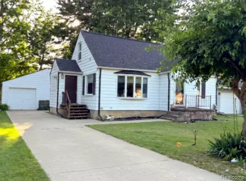 2273 Covert Rd, Burton, MI 48509