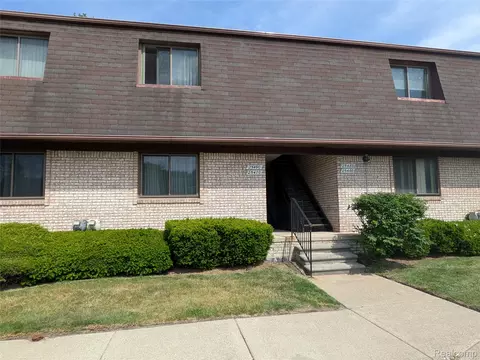 25470 Quarter Deck St, Harrison, MI 48045