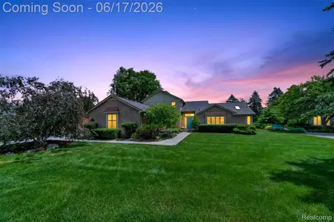 1236 Chaffer Dr, Rochester Hills, MI 48306