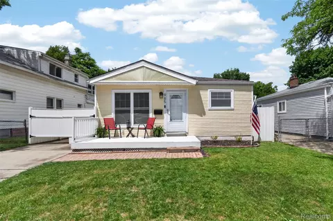 985 E Jarvis Ave, Hazel Park, MI 48030