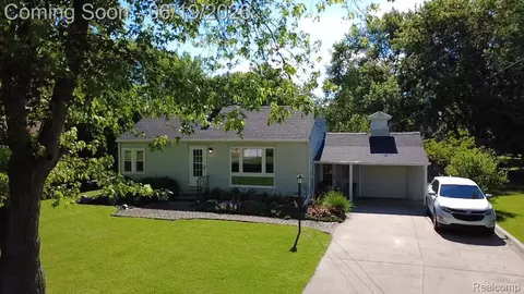 3027 Lanning Dr, Flint, MI 48506