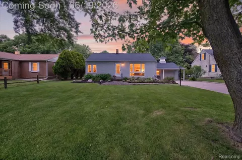 3027 Lanning Dr, Flint, MI 48506