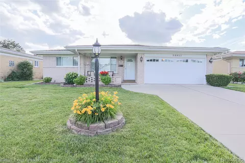 28821 Lund Ave, Warren, MI 48093