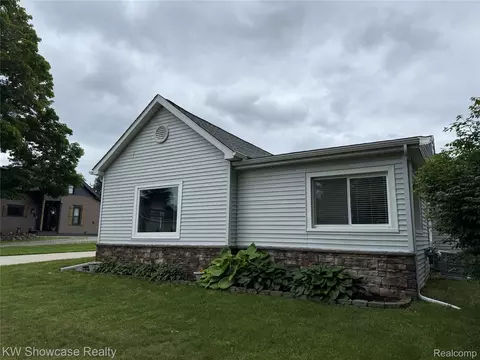 134 2nd St, Lapeer, MI 48455