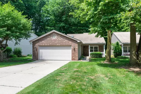 39340 Armstrong Ln, Westland, MI 48185