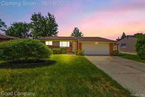 8246 Independence Dr, Sterling Heights, MI 48313