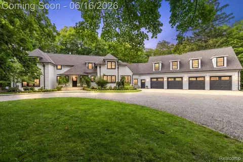 31505 Kennoway Ct, Beverly Hills, MI 48025