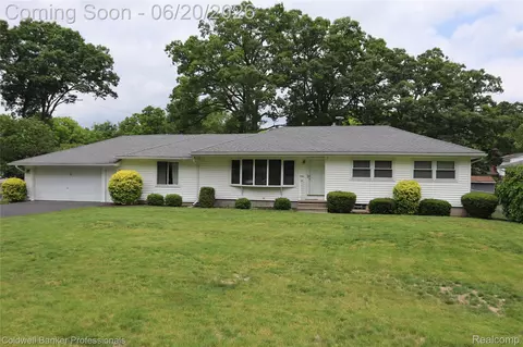 3456 Overton St, Waterford, MI 48328