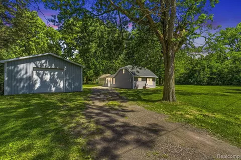 6256 Turner Rd, Flushing, MI 48433