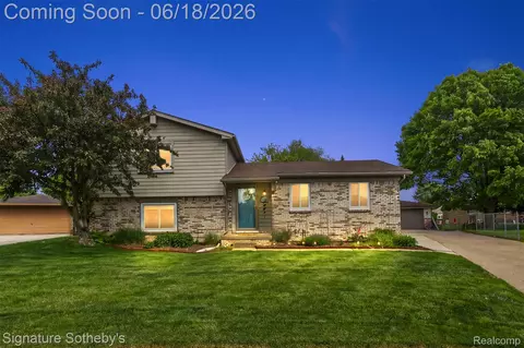 17858 Loranger St, Clinton Township, MI 48038