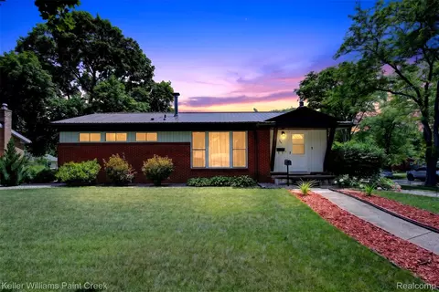 700 Coolidge Dr, Midland, MI 48642