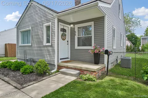 56 Charlevoix St, Clawson, MI 48017