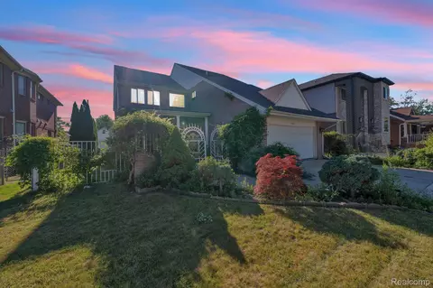 7511 Orchard Ave, Dearborn, MI 48126