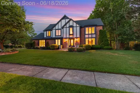 11295 Hillcrest Dr, Plymouth, MI 48170