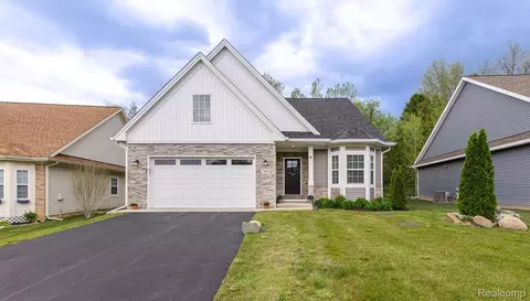 7466 Village Ct, Springfield, MI 48350