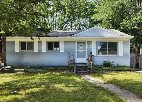 3719 Toepfer Rd, Warren, MI 48091