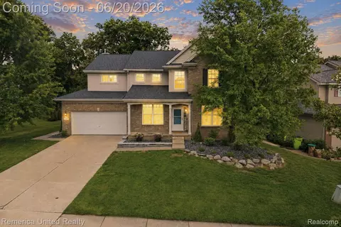 1842 Autumn Glen Dr, Howell, MI 48843