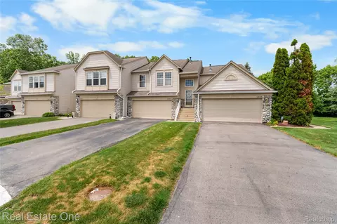 26738 Kirkway Cir, Woodhaven, MI 48183