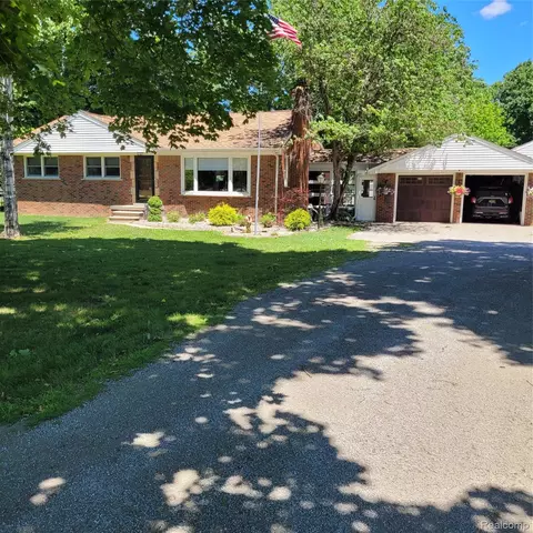 24640 Huron River Dr, Rockwood, MI 48173