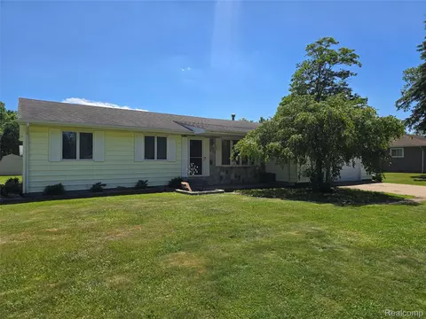 5279 Robinwood Dr, Clyde, MI 48049