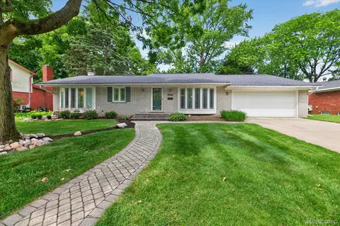 16927 Farmington Rd, Livonia, MI 48154