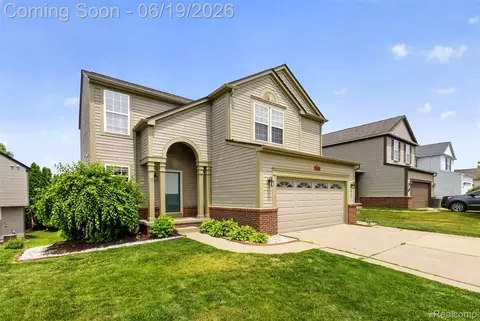 5001 Meadow Crest Cir, Grand Blanc, MI 48442