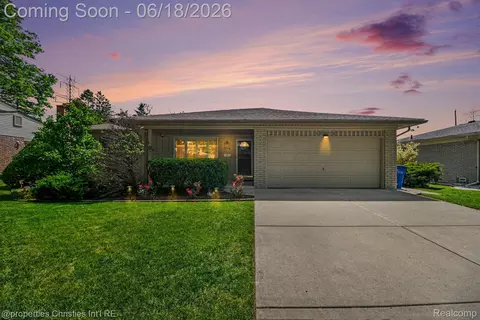 32916 Cambridge Dr, Warren, MI 48093