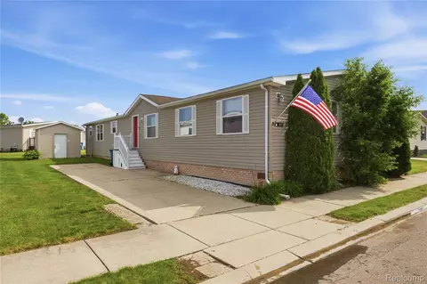 9857 Rembrandt Way, Fenton, MI 48430