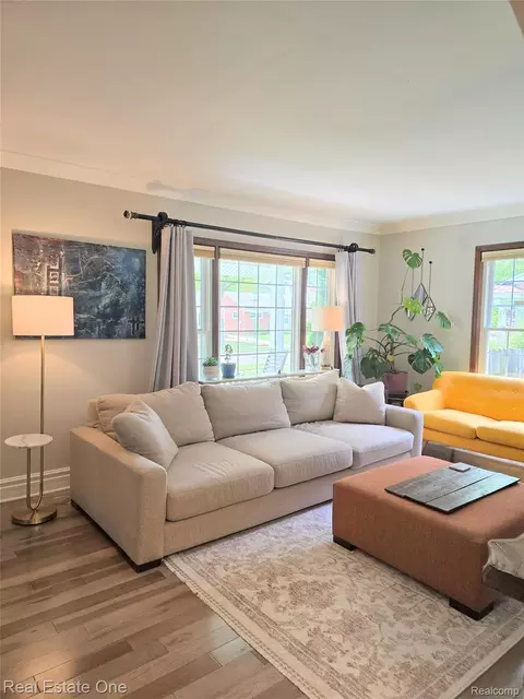 Living - 865 Grant Ave, Clawson, MI 48017 photo 5 of 5