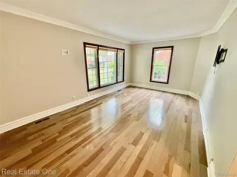 Living - 865 Grant Ave, Clawson, MI 48017 photo 4 of 5