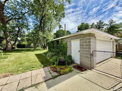 Exterior - 865 Grant Ave, Clawson, MI 48017 photo 2 of 11