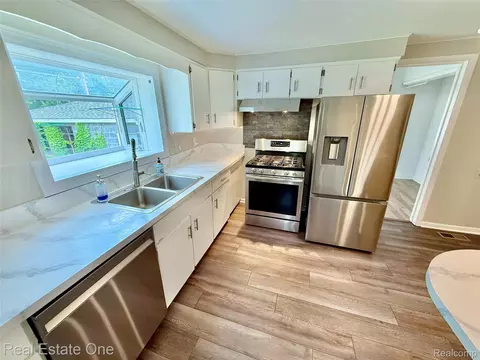 Kitchen - 865 Grant Ave, Clawson, MI 48017 photo 4 of 5