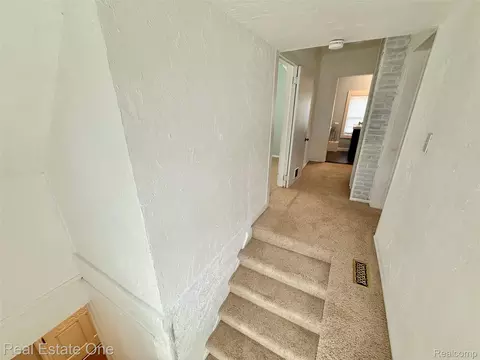 Entry Way - 865 Grant Ave, Clawson, MI 48017 photo 5 of 7