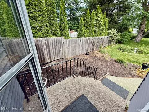 Exterior - 865 Grant Ave, Clawson, MI 48017 photo 4 of 11