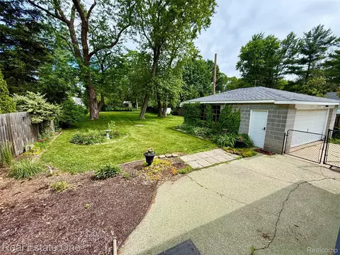 Exterior - 865 Grant Ave, Clawson, MI 48017 photo 6 of 11