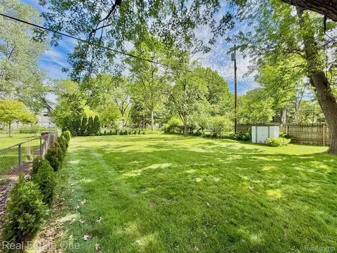 Exterior - 865 Grant Ave, Clawson, MI 48017 photo 9 of 11