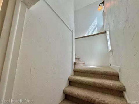 Entry Way - 865 Grant Ave, Clawson, MI 48017 photo 2 of 7