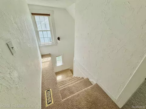 Entry Way - 865 Grant Ave, Clawson, MI 48017 photo 4 of 7