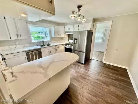 Kitchen - 865 Grant Ave, Clawson, MI 48017 photo 2 of 5