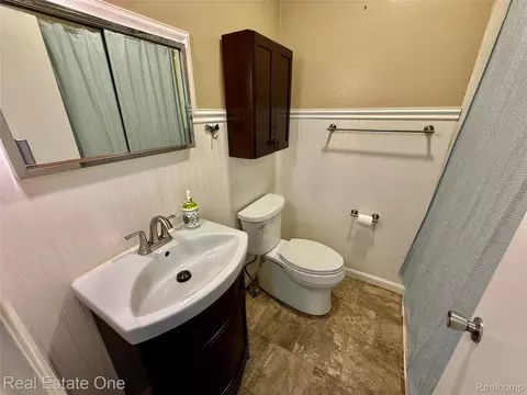 Bath - 865 Grant Ave, Clawson, MI 48017 photo 1 of 4