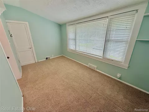 Bedroom - 865 Grant Ave, Clawson, MI 48017 photo 9 of 10