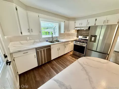 Kitchen - 865 Grant Ave, Clawson, MI 48017 photo 3 of 5