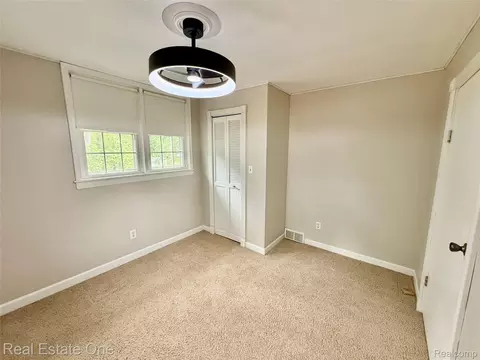 Bedroom - 865 Grant Ave, Clawson, MI 48017 photo 8 of 10