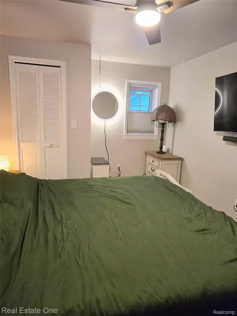 Bedroom - 865 Grant Ave, Clawson, MI 48017 photo 6 of 10