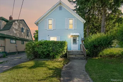 726 W Willow St, Lansing, MI 48906
