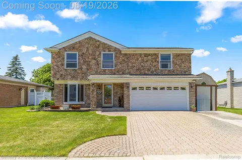 23312 E Fairway Dr, Woodhaven, MI 48183