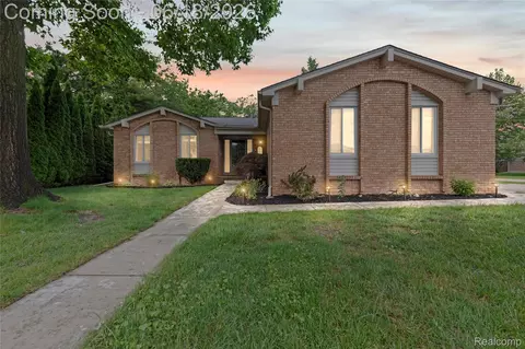 2511 Coral Dr, Troy, MI 48085